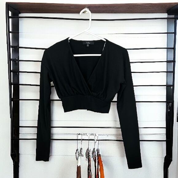 LuLu's Women's extra small Black Long sleeve Ribbed Fabric Crop top - Picture 1 of 3